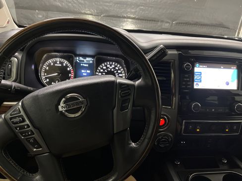 Used 2017 Nissan Titan Platinum Reserve image 11