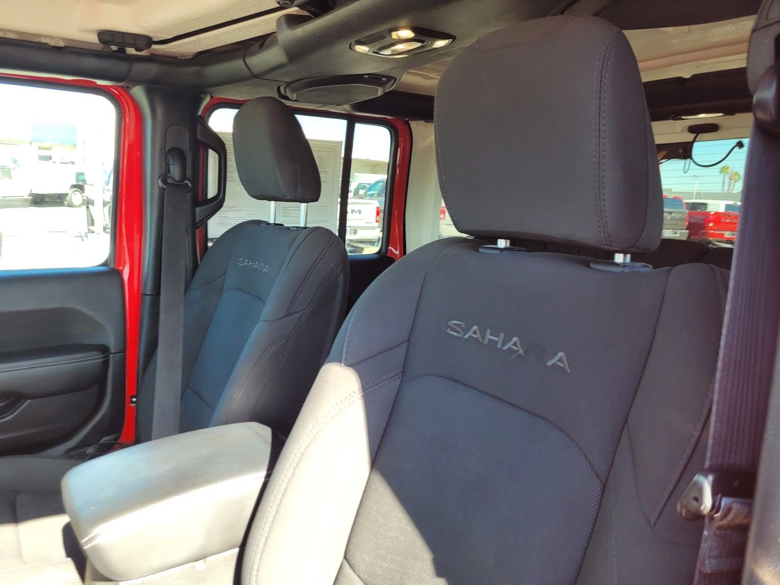 Used 2023 Jeep Wrangler Unlimited Sahara AWD/4WD image 17