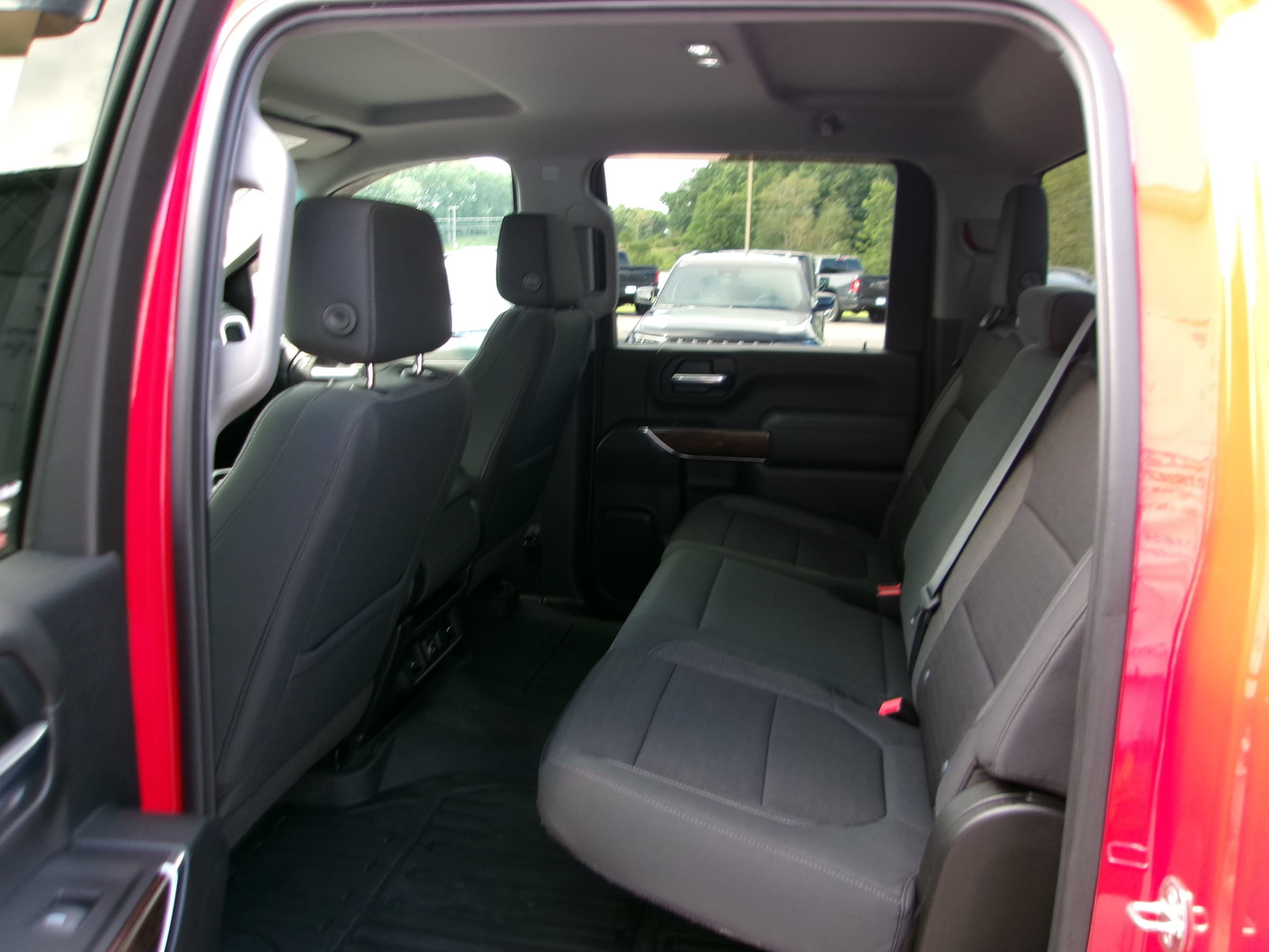 Used 2020 GMC Sierra 2500 SLE w/ SLE Value Package; AWD/4WD image 8