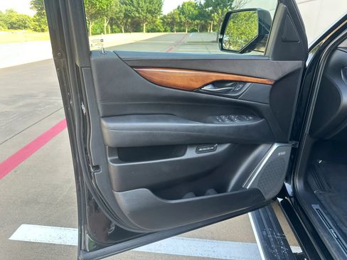 Used 2016 Cadillac Escalade Premium RWD image 16