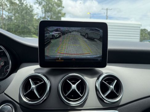 Used 2019 Mercedes-Benz GLA 250 image 13