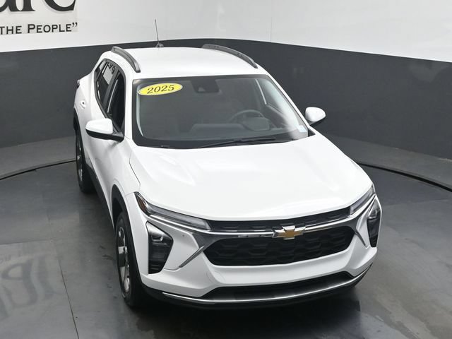 Used 2025 Chevrolet Trax LT FWD image 51