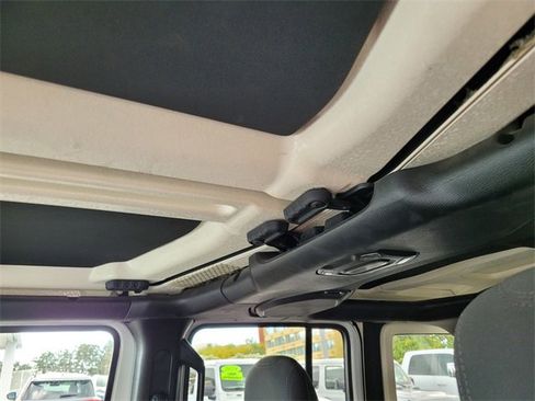 Used 2022 Jeep Wrangler Unlimited Sport image 19