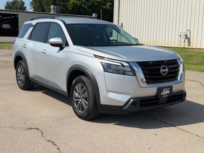 Used 2024 Nissan Pathfinder SV