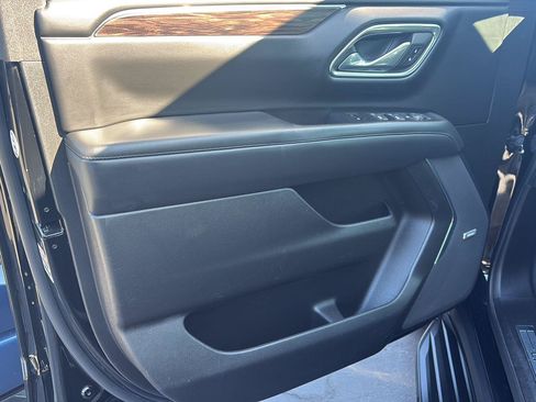 Used 2023 Chevrolet Suburban LT RWD image 9
