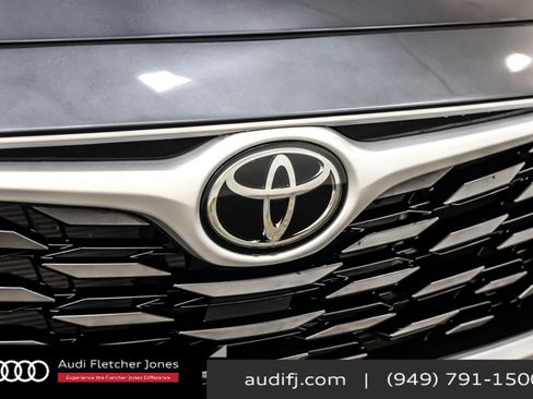 Used 2025 Toyota Highlander XLE image 14