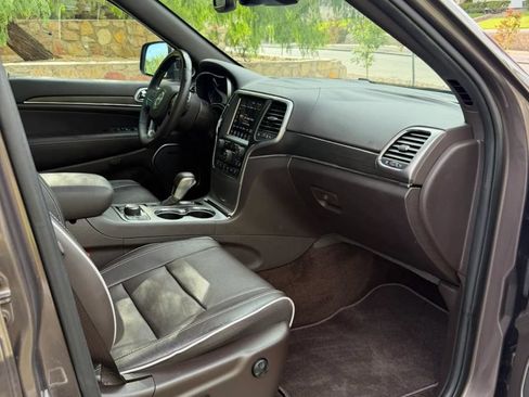 Used 2018 Jeep Grand Cherokee Overland AWD/4WD image 11