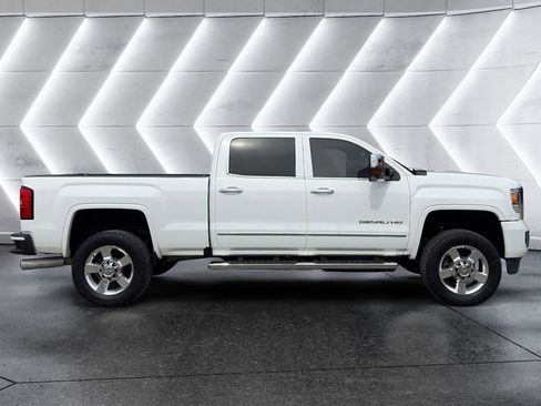 Used 2016 GMC Sierra 2500 Denali w/ Duramax Plus Package AWD/4WD image 8