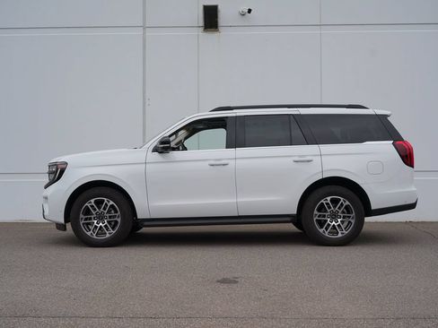 Used 2025 Ford Expedition Active AWD/4WD image 6