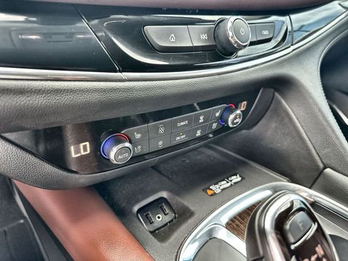 Used 2018 Buick Enclave Avenir w/ Avenir Technology Package FWD image 27