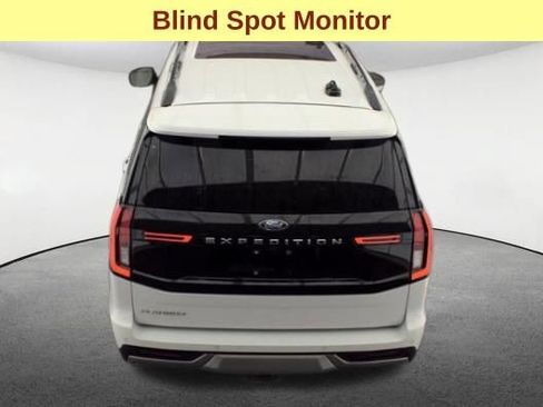 Used 2025 Ford Expedition Platinum AWD/4WD image 7