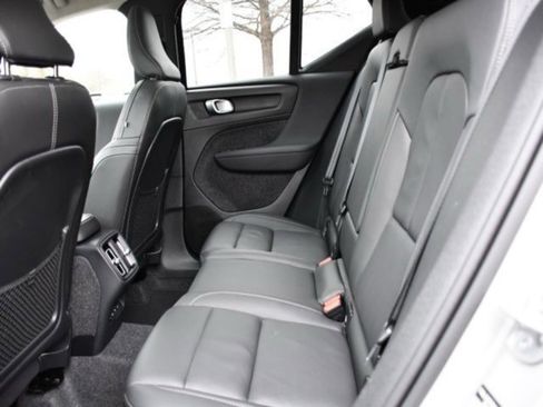 Certified 2023 Volvo XC40 B5 Plus w/ Protection Package Premier image 17