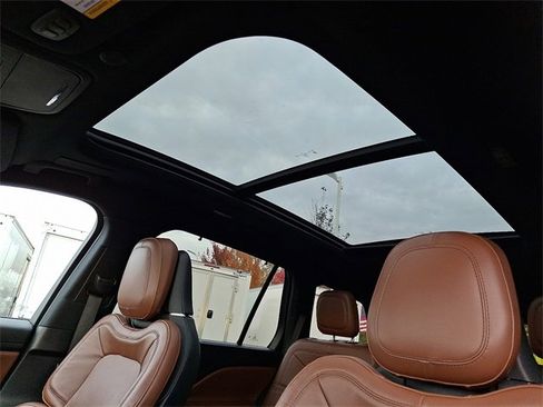 Used 2023 Lincoln Aviator Reserve w/ Equipment Group 201A image 14