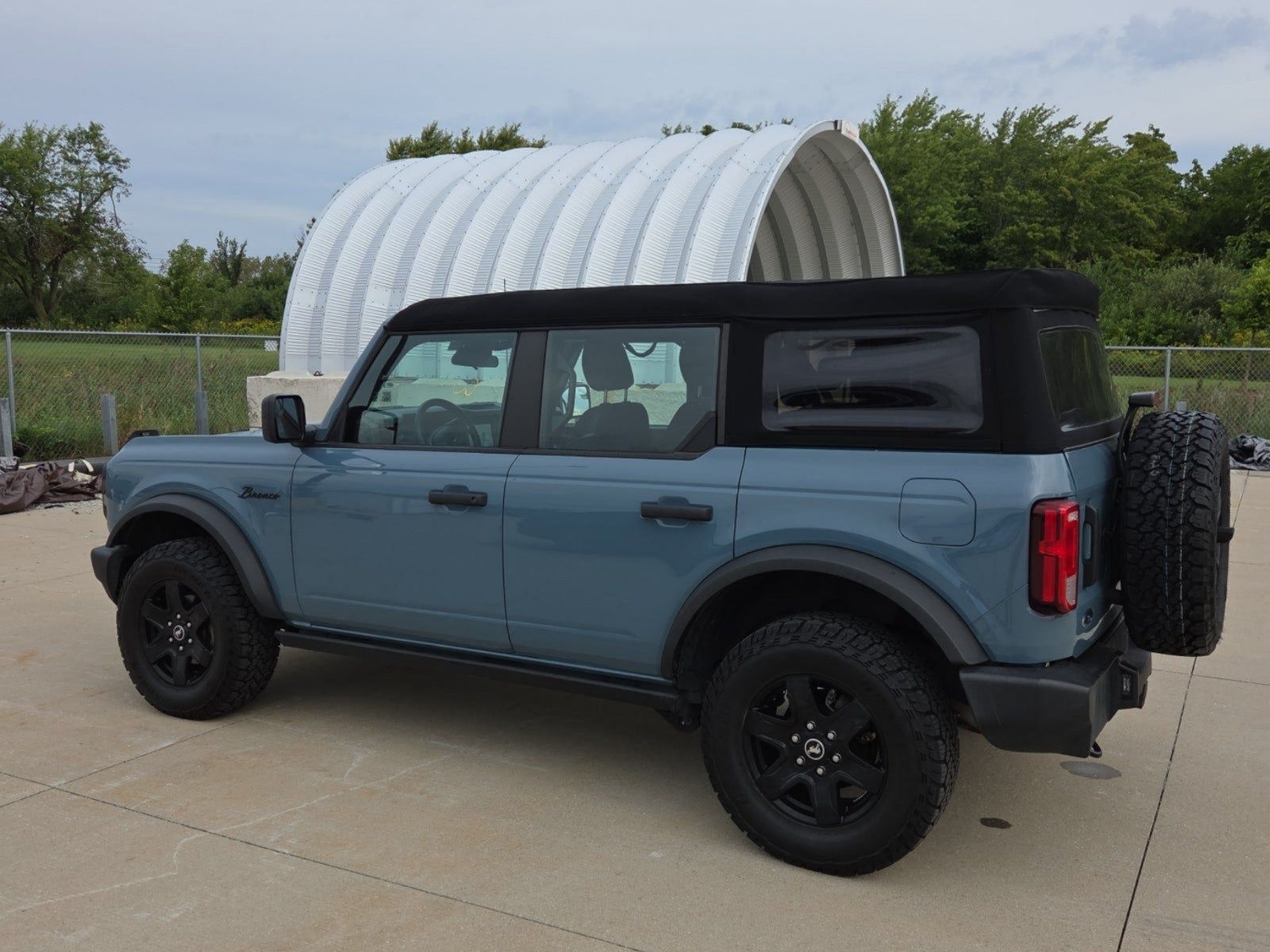 Used 2023 Ford Bronco 4-Door AWD/4WD image 2