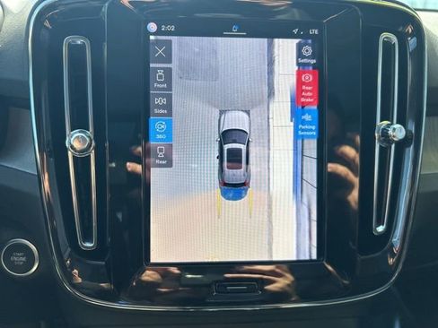 Certified 2025 Volvo XC40 B5 Plus image 24