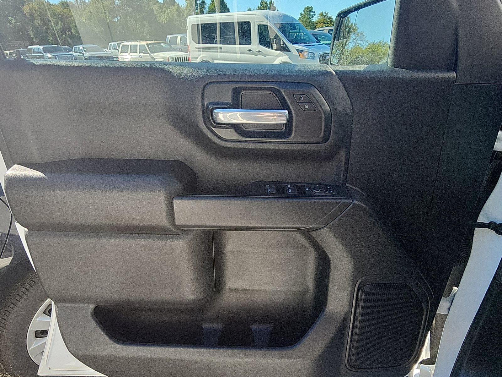 Used 2025 Chevrolet Silverado 1500 Custom Trail Boss w/ Turbomax Blackout Package AWD/4WD image 15