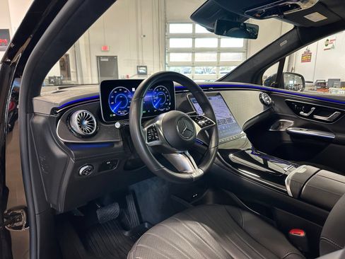 Used 2023 Mercedes-Benz EQE 500 4MATIC SUV image 13
