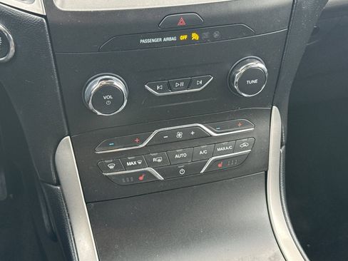 Used 2019 Ford Edge SEL w/ Equipment Group 201A image 21