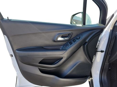 Used 2020 Chevrolet Trax LS image 17