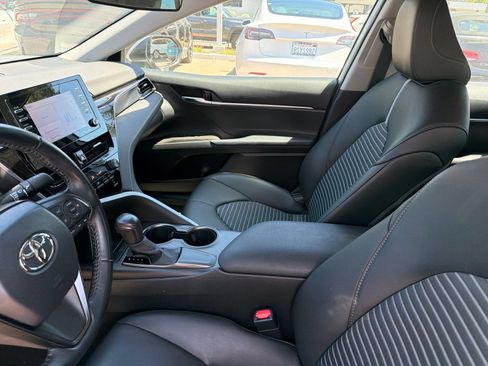 Used 2021 Toyota Camry SE FWD image 8