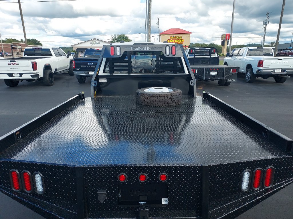 Used 2025 Ford F550 4x4 Crew Cab Super Duty image 9