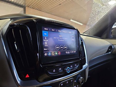 Used 2022 Chevrolet Traverse LT FWD image 52