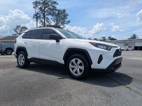 Used 2020 Toyota RAV4 LE FWD image 2