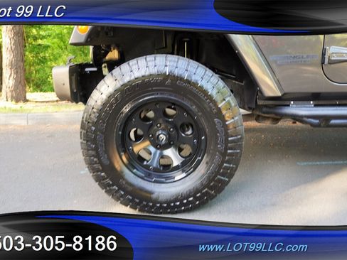 Used 2016 Jeep Wrangler Unlimited Sahara AWD/4WD image 3