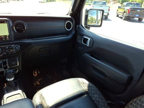 Used 2022 Jeep Wrangler Unlimited Sahara AWD/4WD image 12