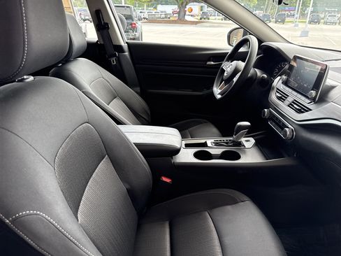 Used 2025 Nissan Altima 2.5 SV FWD image 30