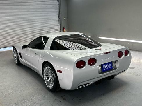 Used 2002 Chevrolet Corvette Coupe RWD image 7