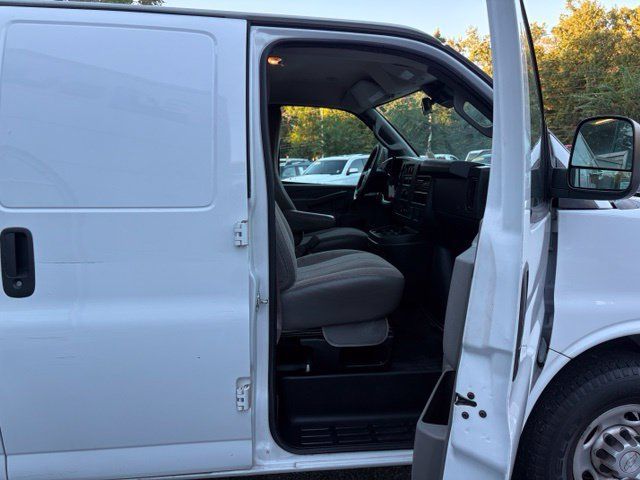 Used 2019 Chevrolet Express 2500 RWD image 23