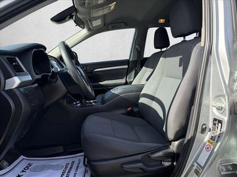 Used 2019 Toyota Highlander LE image 7