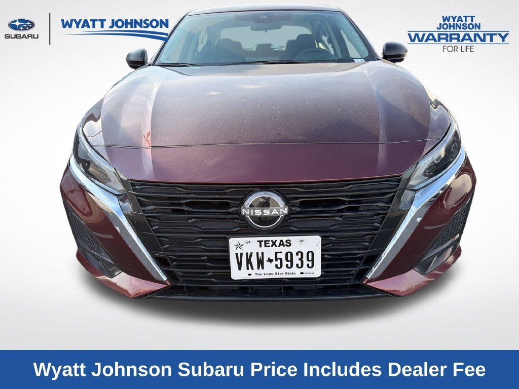 Used 2025 Nissan Altima 2.5 SV FWD image 12