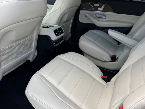 New 2025 Mercedes-Benz GLS 580 4MATIC image 9