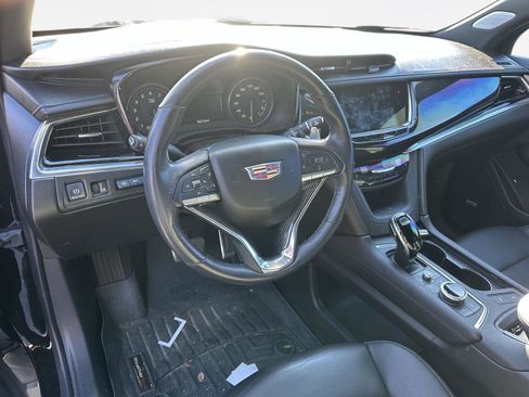 Used 2022 Cadillac XT6 Sport w/ Technology Package image 11