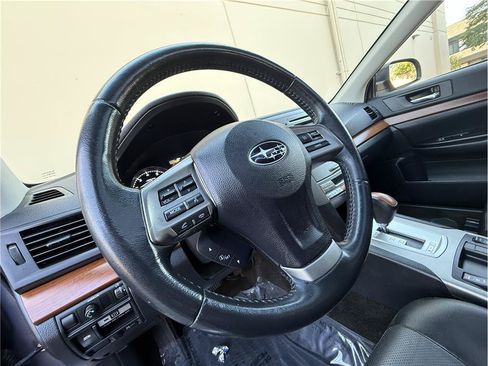 Used 2014 Subaru Outback 2.5i Limited w/ Moonroof Package AWD/4WD image 12