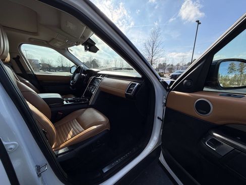 Used 2019 Land Rover Discovery HSE Luxury image 17