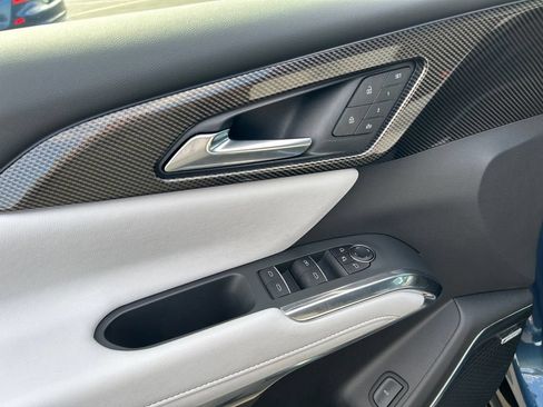 Certified 2025 Chevrolet Traverse High Country FWD image 11