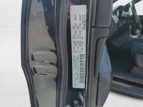 Used 2017 Jeep Grand Cherokee Laredo w/ Quick Order Package 2BE image 28