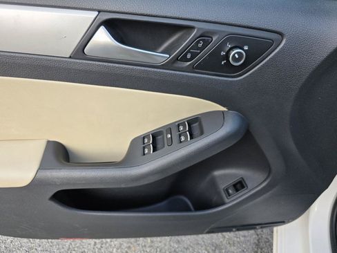Used 2013 Volkswagen Jetta SE FWD image 10