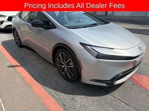 Used 2023 Toyota Prius XLE FWD image 3