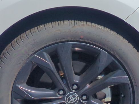 Used 2021 Toyota Sienna XSE image 10