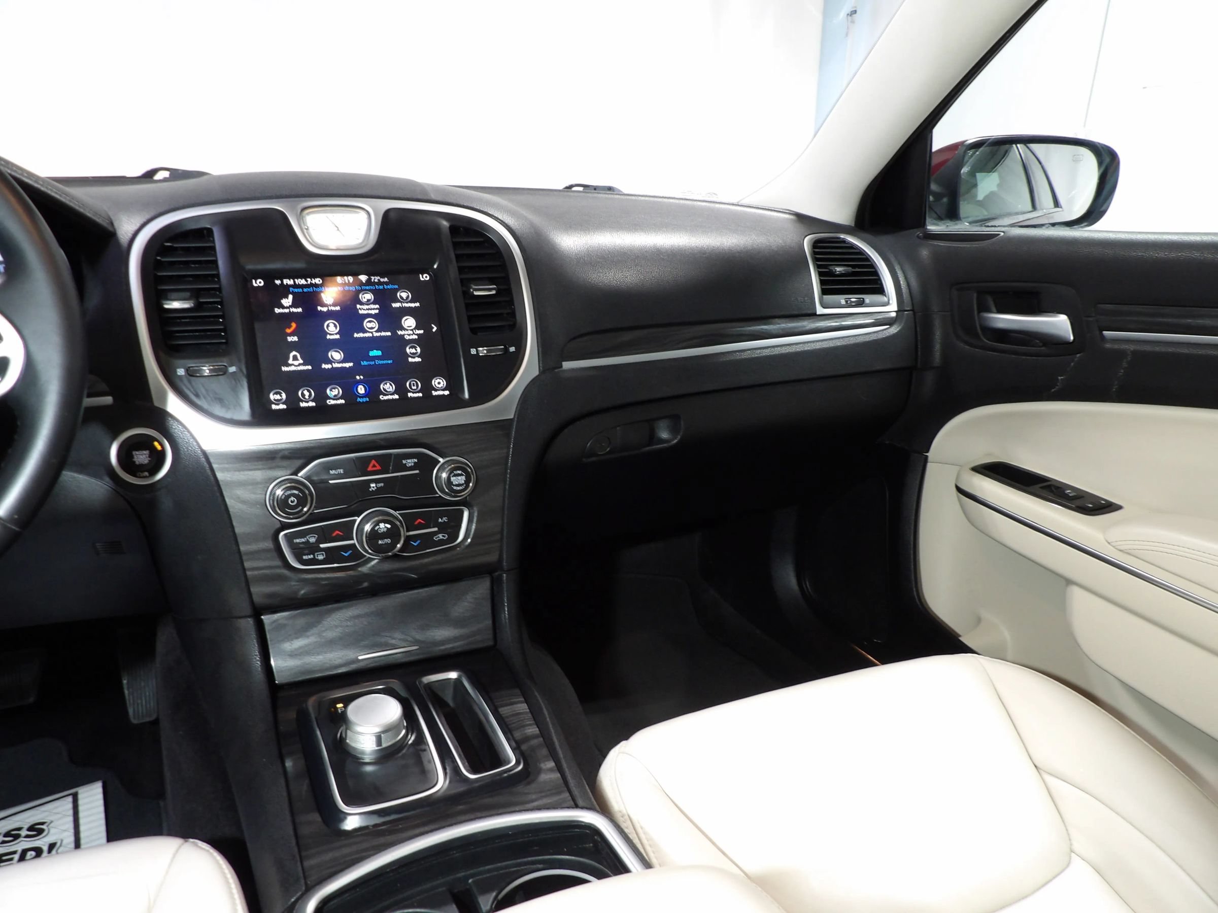 Used 2018 Chrysler 300 Touring L AWD/4WD image 13