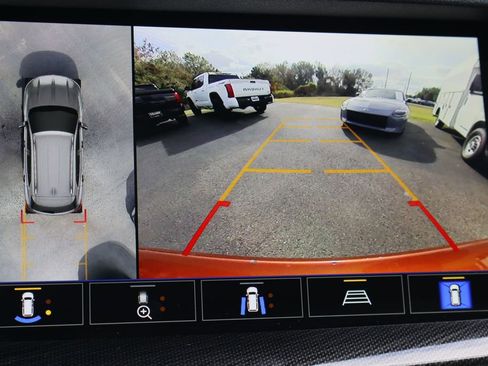 Used 2022 Buick Envision Essence w/ Technology Package I image 14