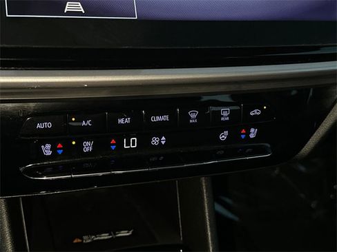 Used 2022 Chevrolet Bolt EUV LT w/ Convenience Package image 29