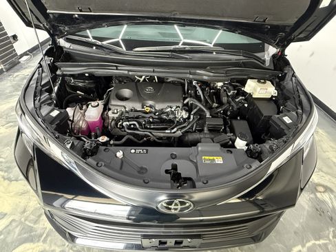 Used 2026 Toyota Sienna XLE FWD image 30