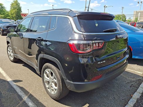 Used 2024 Jeep Compass Latitude AWD/4WD image 3