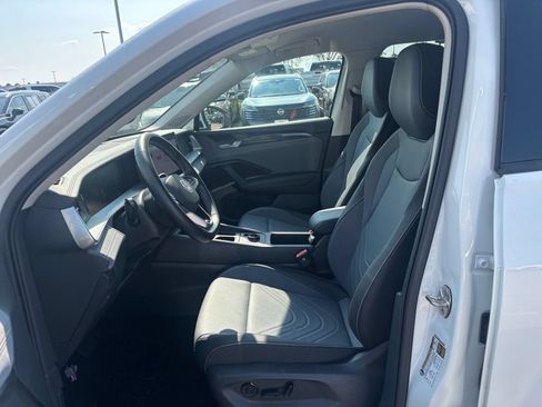Used 2026 Volkswagen Tiguan SE FWD image 27