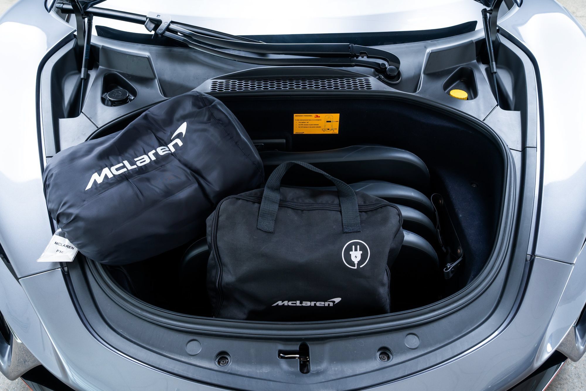 Used 2024 McLaren Artura RWD image 18